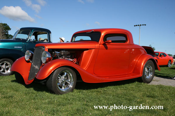 старинный автомобиль