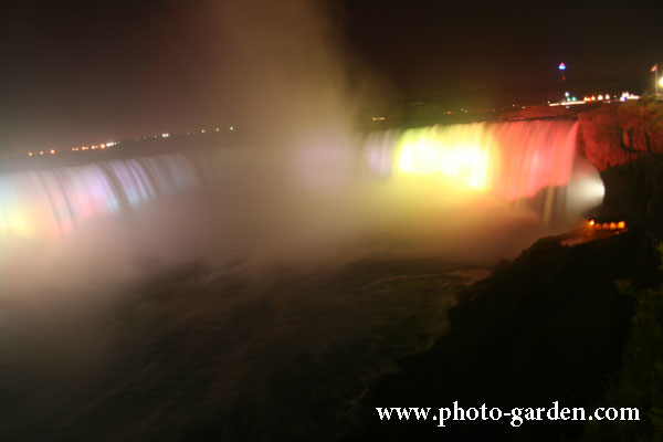  водопад с подсведкой