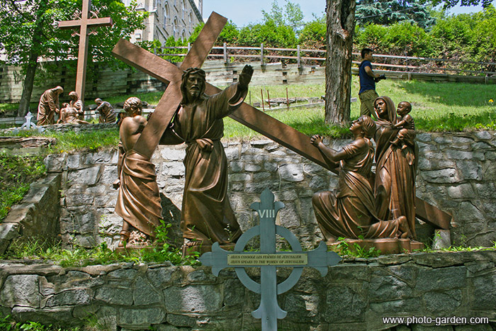 Христос несет свой крест