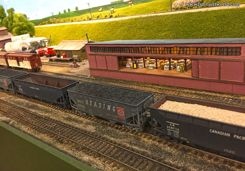 Целый дом железной дороги