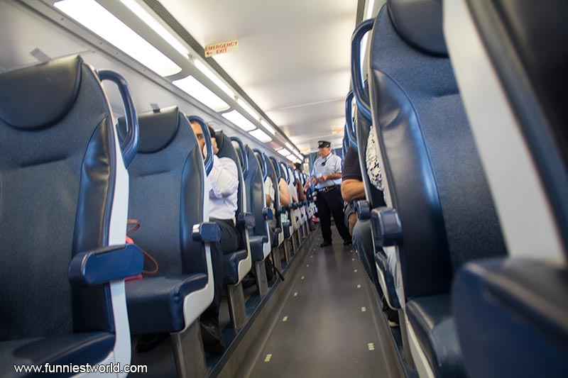 Снова сиденья поезда